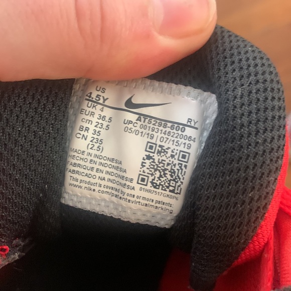 Nike Team Hustle Quick 2 Shoes - Picture 4 of 5